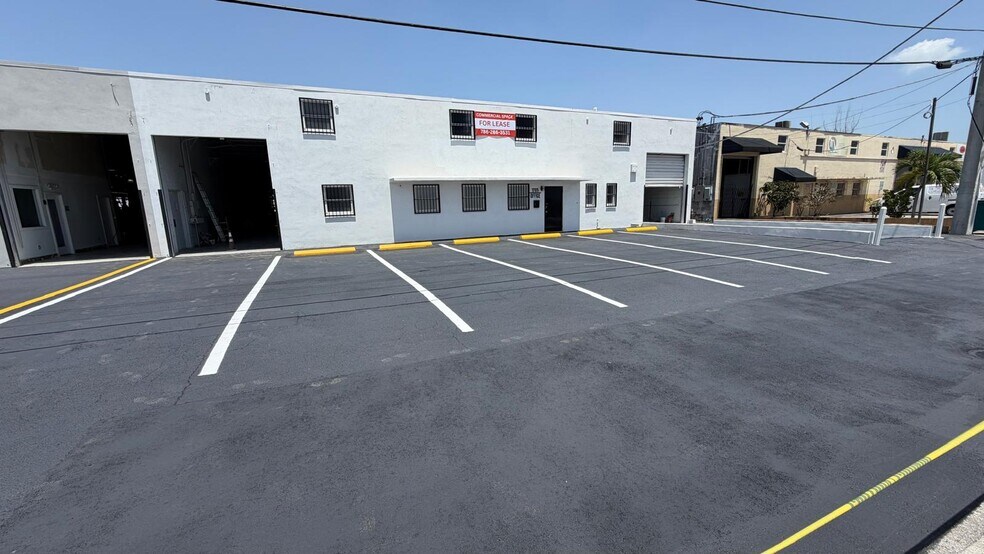 1705-1707 W 32nd Pl, Hialeah, FL à louer - Photo de l’immeuble – Image 2 sur 13