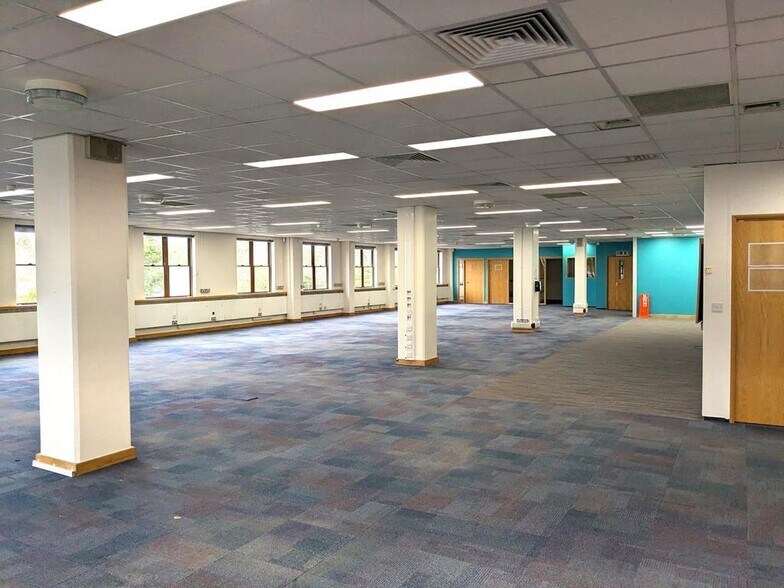 Surrey University Campus, Guildford à louer - Photo de l’immeuble – Image 3 sur 8