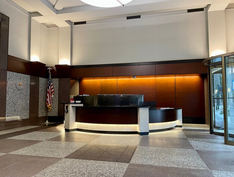 699 Walnut St, Des Moines, IA à louer - Photo intérieure – Image 2 sur 7