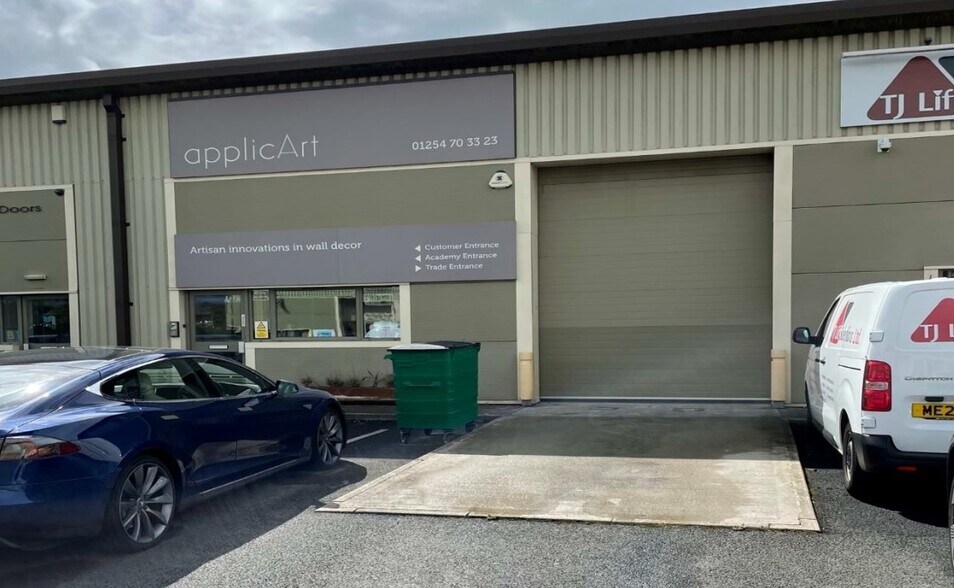 Commercial Rd, Darwen à louer - Photo de l’immeuble – Image 2 sur 5