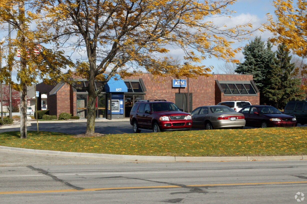 857 4 Mile Rd, Grand Rapids, MI à vendre Photo principale– Image 1 sur 3