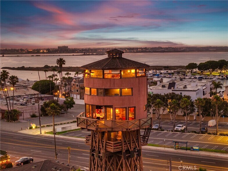 1 Anderson St, Seal Beach, CA à vendre - Photo de l’immeuble – Image 2 sur 69