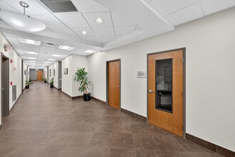 6 Technology Dr, Setauket, NY à louer Photo intérieure– Image 1 sur 9