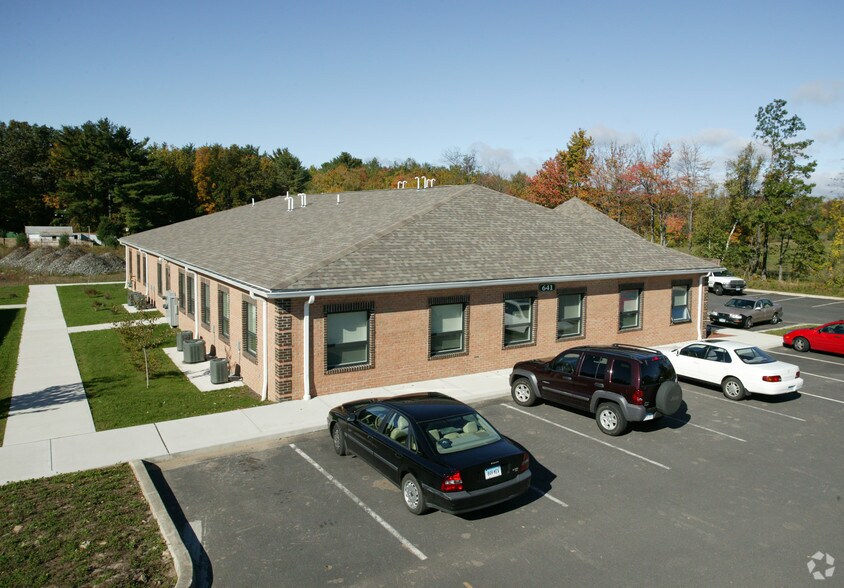 641 Clark Rd, Bristol, CT à vendre - Photo de l’immeuble – Image 2 sur 2