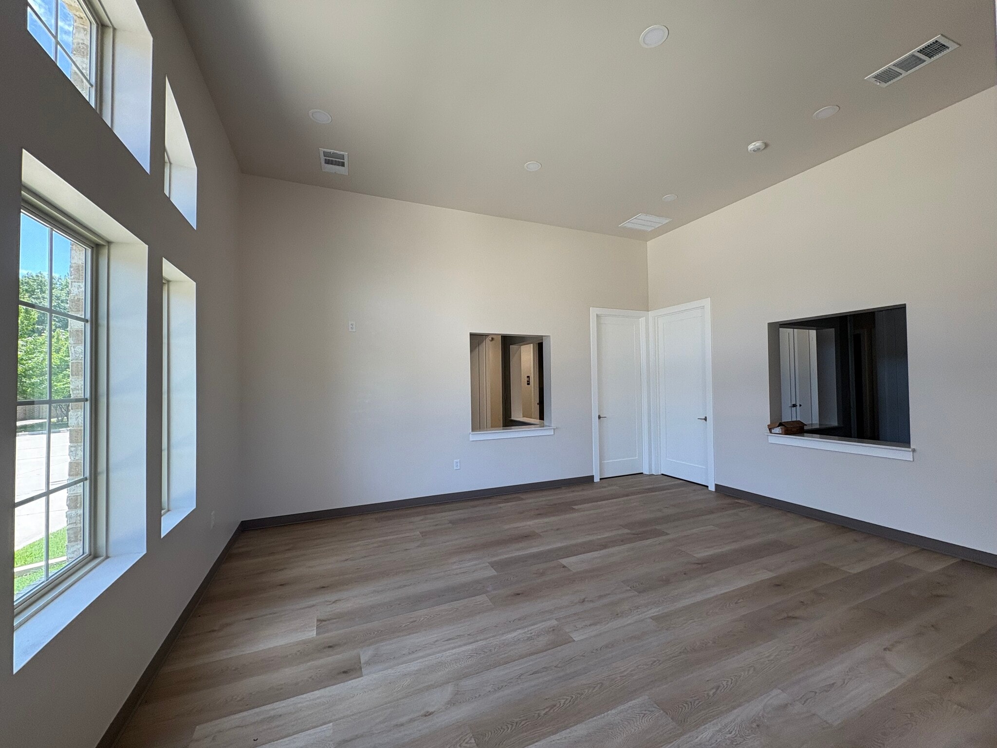 528 E Pleasant Run Rd, DeSoto, TX à louer Photo intérieure– Image 1 sur 6