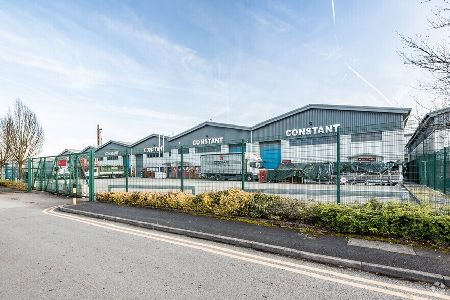 Tweedale Way, Oldham à louer - Photo principale – Image 1 sur 6