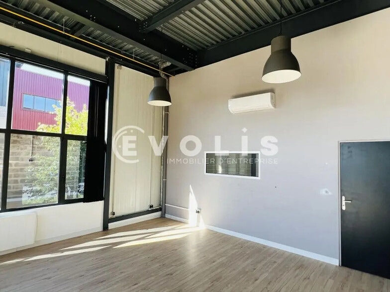 Local d’activités dans Saint-Pierre-du-Perray à louer - Photo intérieure – Image 3 sur 7