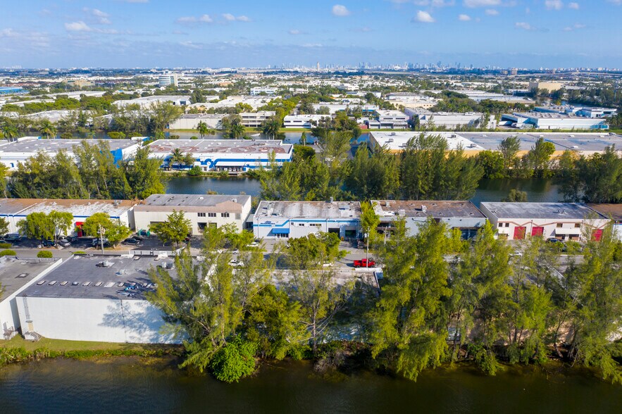 1905 NW 93rd Ave, Miami, FL à vendre - Photo de l’immeuble – Image 2 sur 108