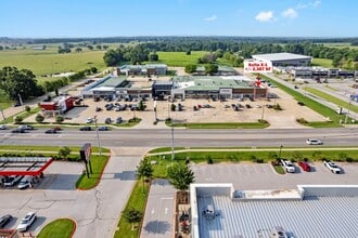 1395 E Henri De Tonti Blvd, Springdale, AR à louer Photo intérieure– Image 2 sur 2