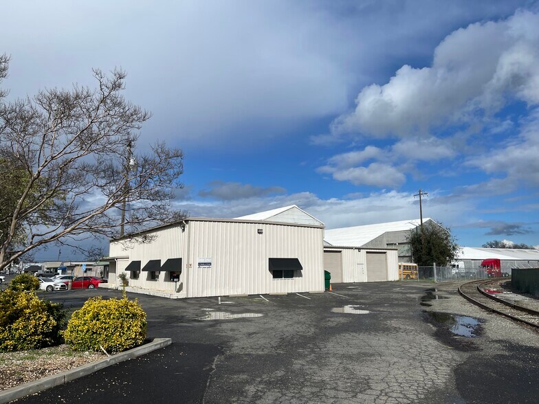 108 N East St, Woodland, CA à louer - Photo de l’immeuble – Image 2 sur 3