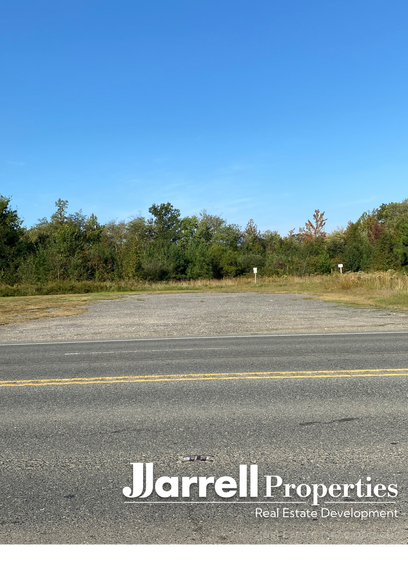 8608 Jefferson Davis Hwy, Fredericksburg, VA à louer - Photo de l’immeuble – Image 1 sur 2
