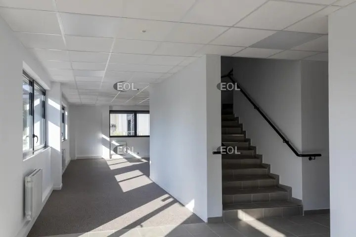 Local d'activités dans Ézanville à vendre Photo intérieure– Image 1 sur 2