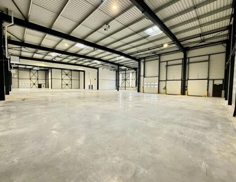 Bureau dans Trappes à louer - Photo de l’immeuble – Image 2 sur 19