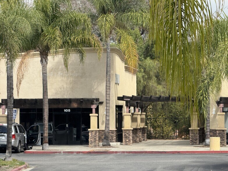 1551 E Ontario Ave, Corona, CA à louer - Photo de l’immeuble – Image 2 sur 6