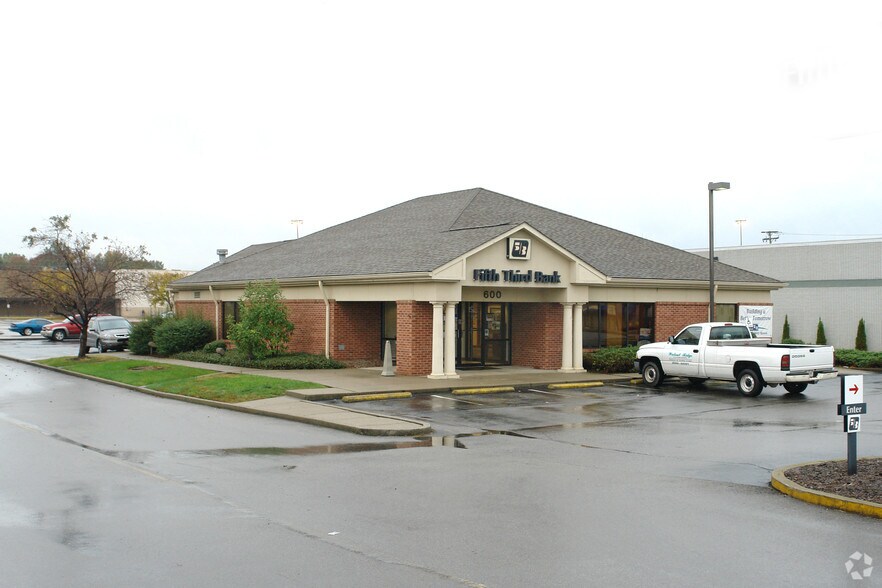 600 E Lewis and Clark Pky, Clarksville, IN à vendre - Photo de l’immeuble – Image 1 sur 2