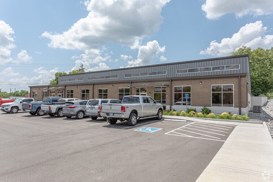 802 N Cumberland St, Lebanon, TN à louer - Photo de l’immeuble – Image 1 sur 10