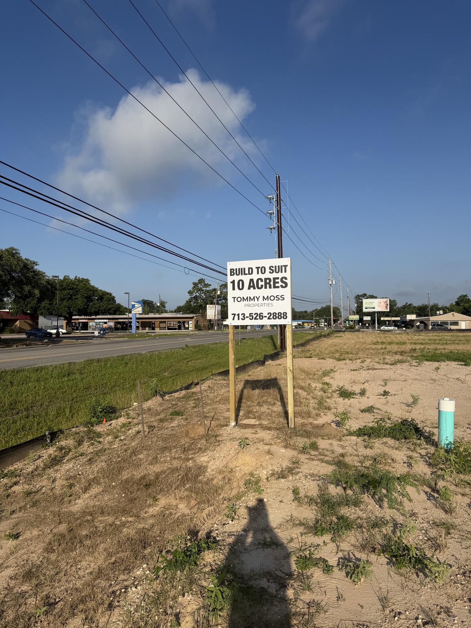 1201 E 1st St, Humble, TX à louer Photo principale– Image 1 sur 11
