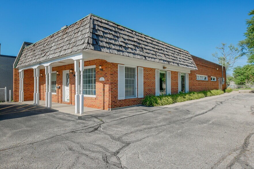 613 S Main St, Lombard, IL à vendre - Photo de l’immeuble – Image 2 sur 15