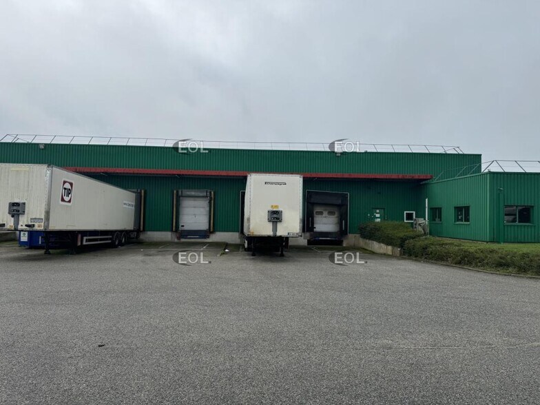 Industriel/Logistique dans Plaisir à louer - Photo de l’immeuble – Image 2 sur 10