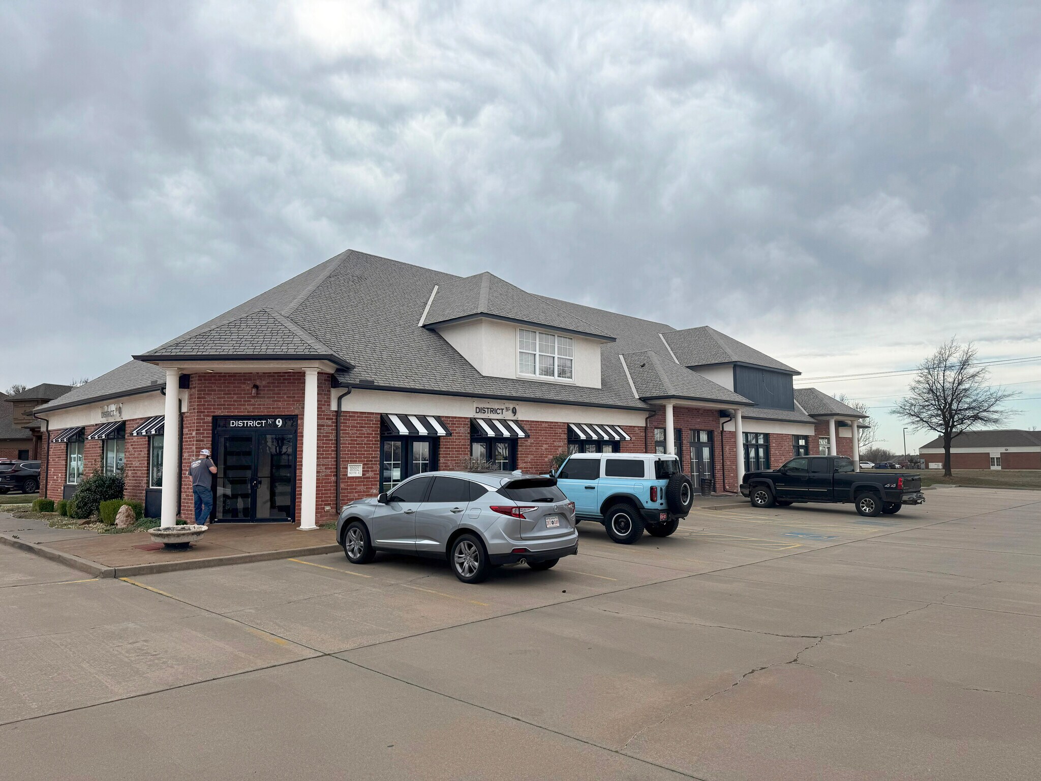 10952 NW Expressway, Yukon, OK à louer Photo principale– Image 1 sur 3
