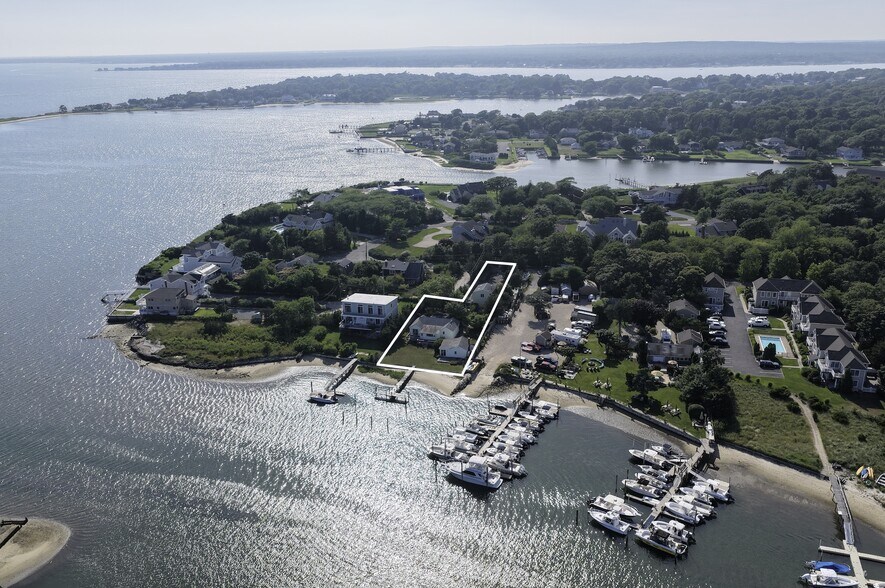 35 Gardners Ln, Hampton Bays, NY à vendre - Photo de l’immeuble – Image 3 sur 23