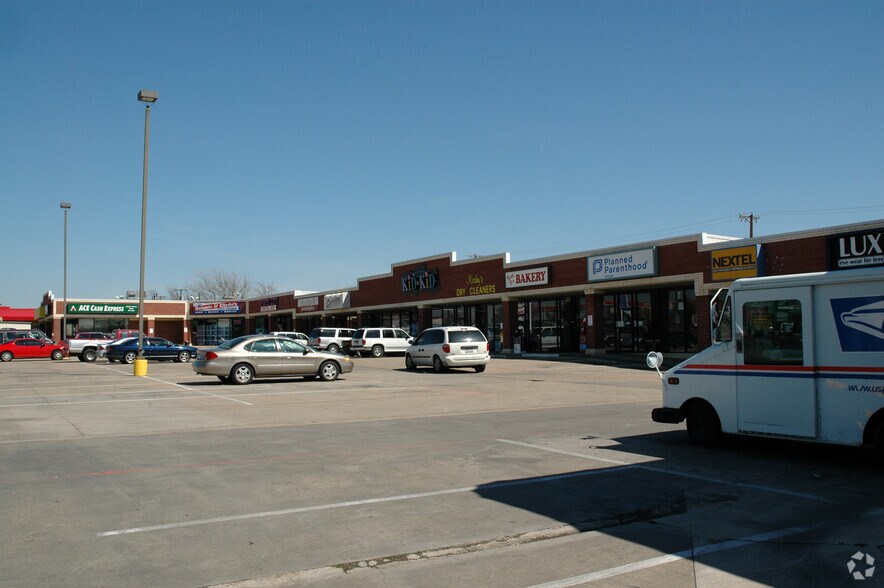 251 SW Wilshire Blvd, Burleson, TX à louer - Photo de l’immeuble – Image 3 sur 14