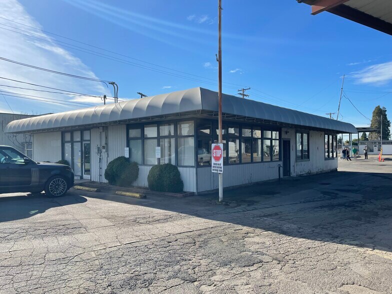 1355 W 1st Ave, Eugene, OR à louer - Photo de l’immeuble – Image 3 sur 5