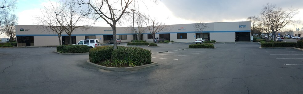 9731 Dino Dr, Elk Grove, CA à louer - Photo de l’immeuble – Image 3 sur 3