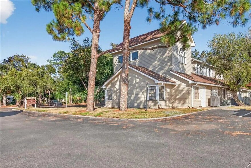 10225 Ulmerton Rd, Largo, FL à vendre - Photo de l’immeuble – Image 3 sur 20