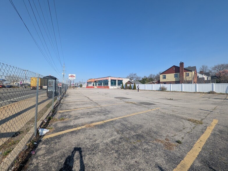 564 Hempstead Tpke, West Hempstead, NY à vendre - Photo de l’immeuble – Image 2 sur 7