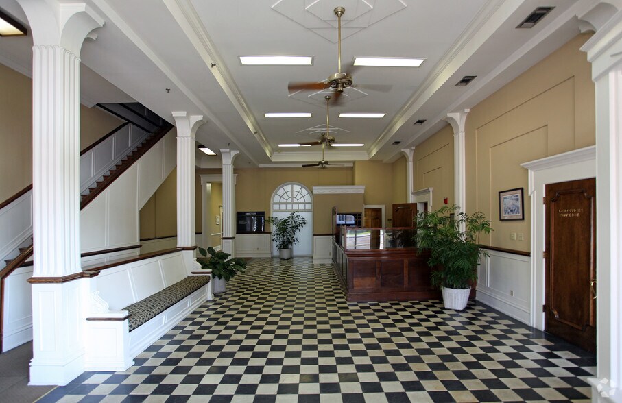 150 Government St, Mobile, AL à louer - Hall d’entrée – Image 3 sur 10