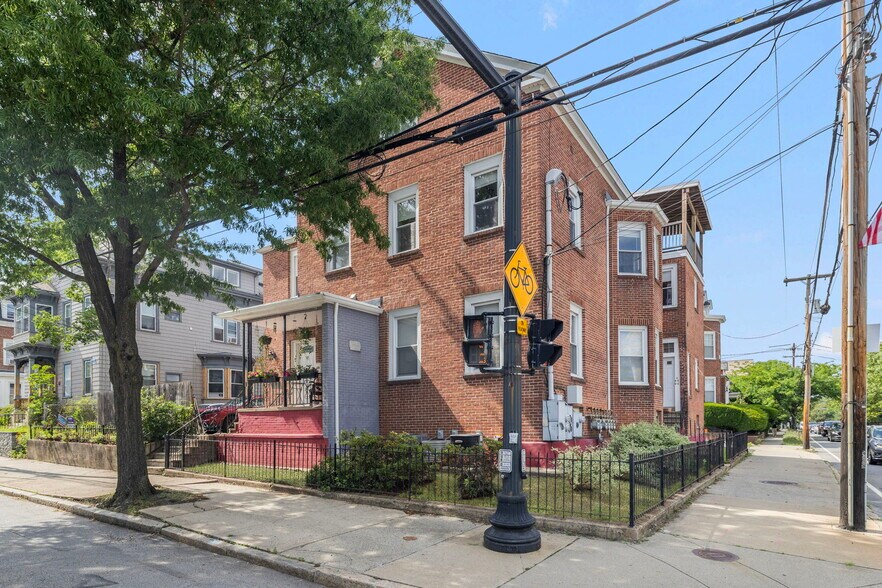 64-66 Pitman St, Providence, RI à vendre - Photo de l’immeuble – Image 1 sur 30