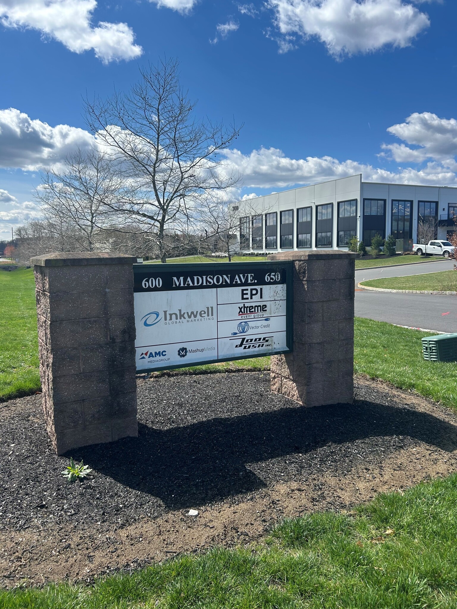 600-640 Madison Ave, Manalapan Township, NJ à louer Photo principale– Image 1 sur 2