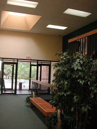Plus de détails pour 1603 E 19th St, Edmond, OK - Coworking à louer