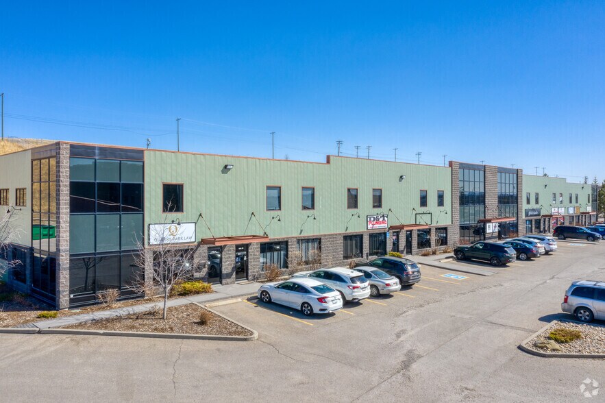 11410 27th St SE, Calgary, AB à vendre - Photo principale – Image 1 sur 6