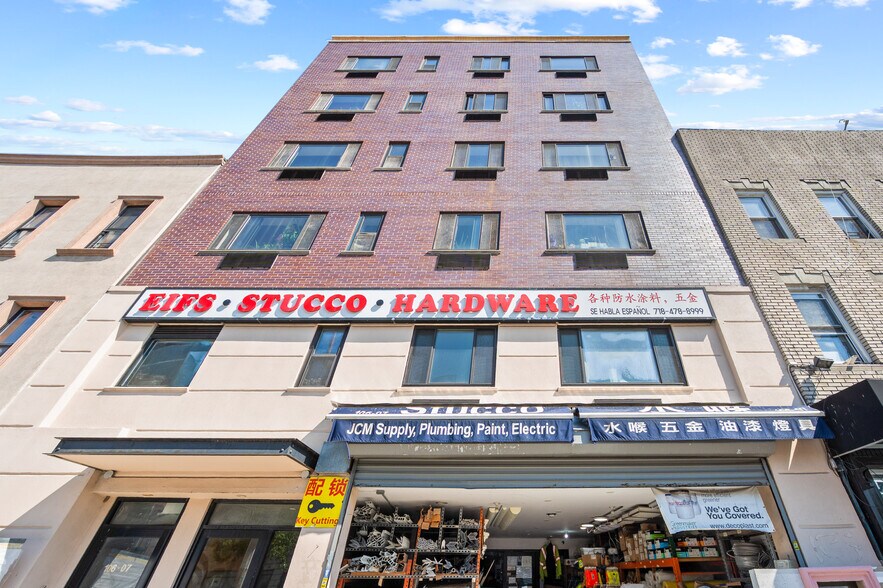 10607 Northern Blvd, Corona, NY à vendre - Photo de l’immeuble – Image 3 sur 4