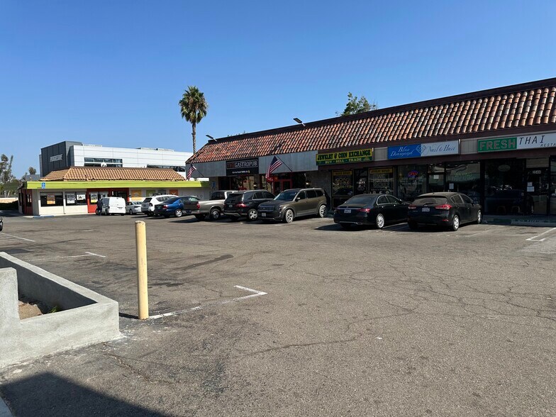 3538 E Foothill Blvd, Pasadena, CA à louer - Photo de l’immeuble – Image 2 sur 8