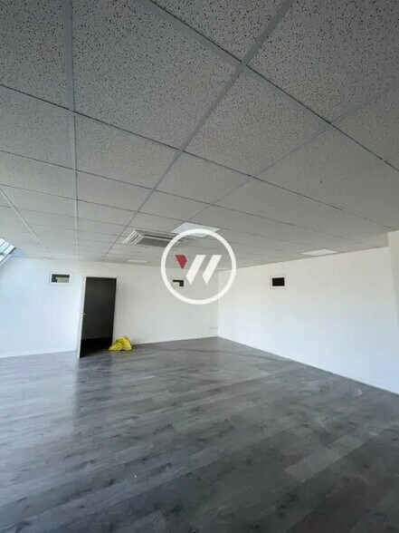 Bureau dans Aubagne à louer - Photo intérieure – Image 2 sur 19