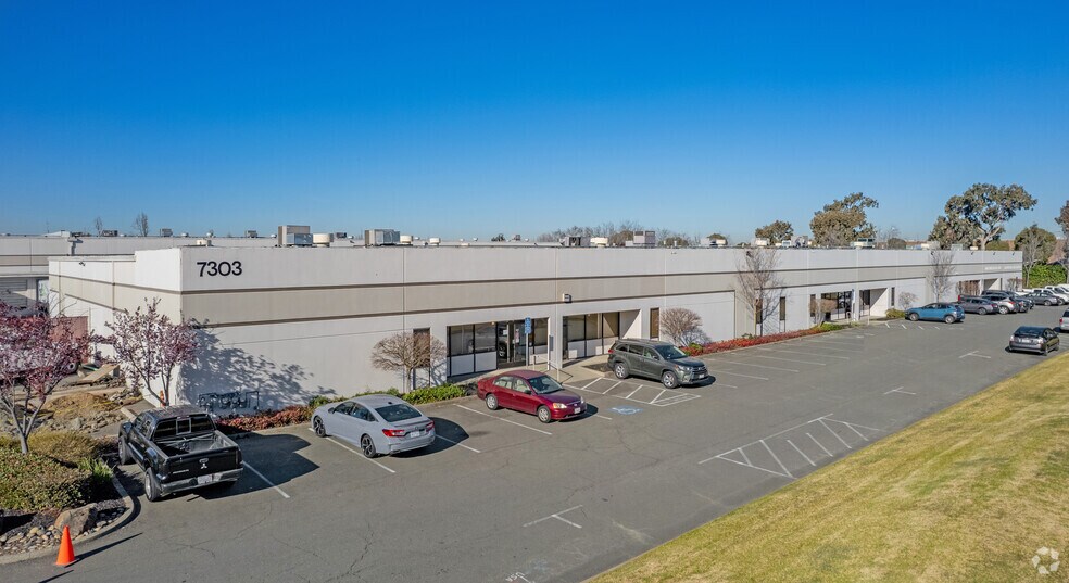 7303 Edgewater Dr, Oakland, CA à louer - Photo de l’immeuble – Image 1 sur 8