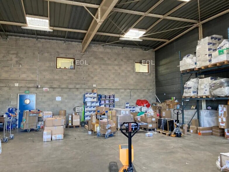 Local d’activités dans Orly à louer - Photo de l’immeuble – Image 3 sur 5