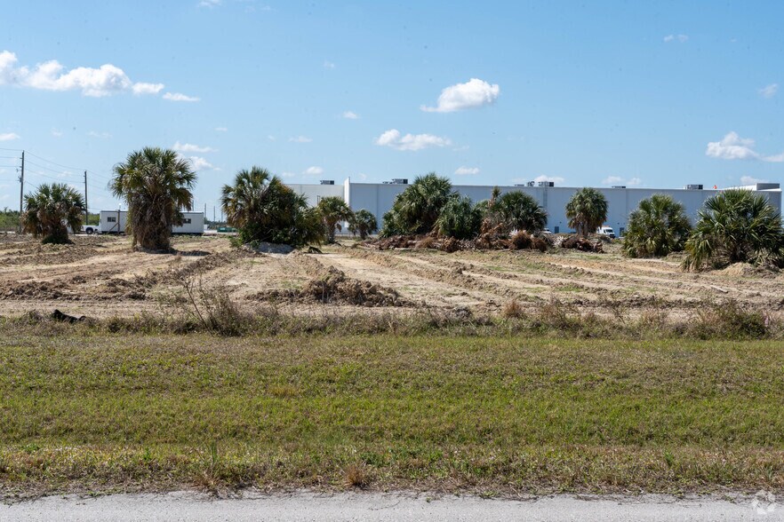 8001 Northup dr, Punta Gorda, FL à louer - Aérien – Image 2 sur 3