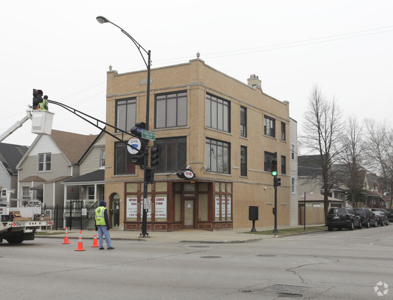 4159 W Fullerton Ave, Chicago, IL à vendre - Photo de l’immeuble – Image 3 sur 7