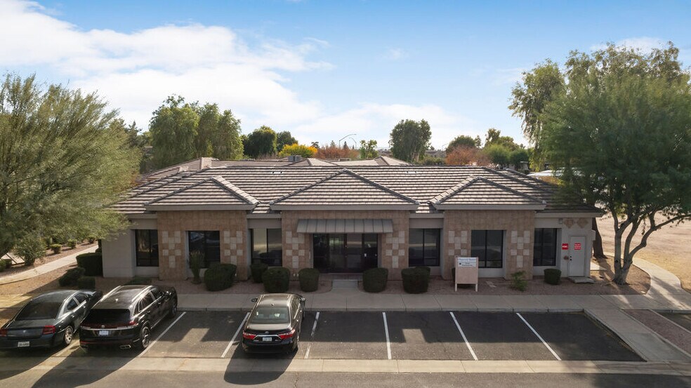 7165 E University Dr, Mesa, AZ à louer - Photo principale – Image 1 sur 22