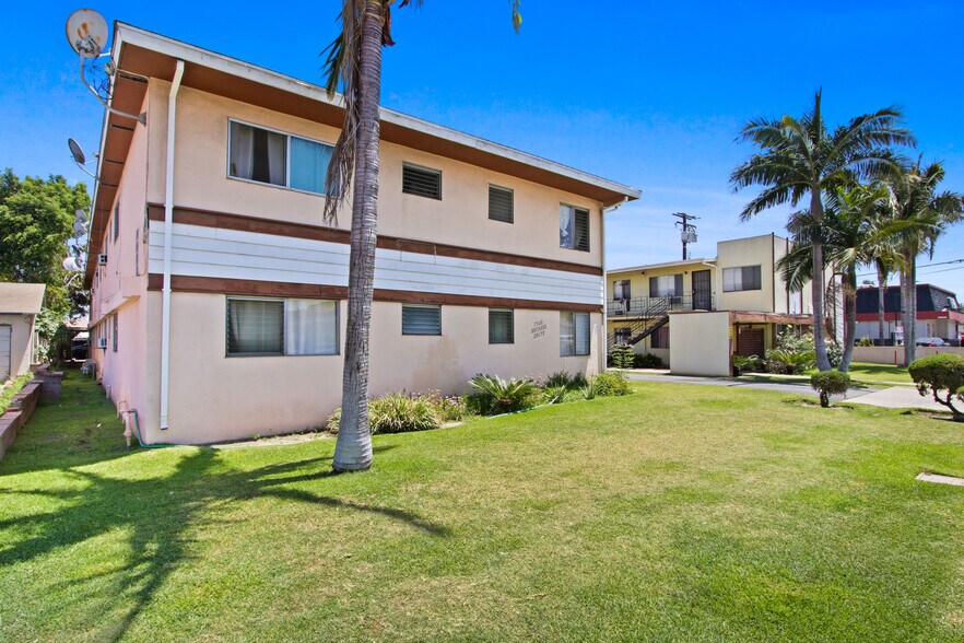 7908 Duchess Dr, Whittier, CA à vendre - Photo de l’immeuble – Image 2 sur 14