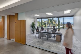 100 N Crescent Dr, Beverly Hills, CA à louer Photo intérieure– Image 2 sur 3