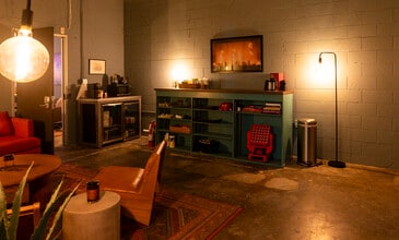 640 S Glenwood Pl, Burbank, CA à louer Photo intérieure– Image 1 sur 7