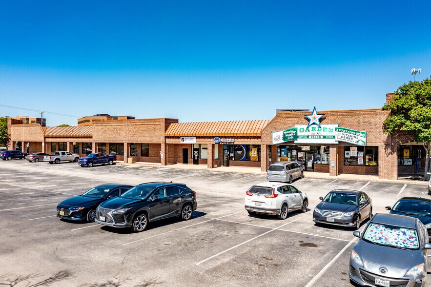 5121 Crestway Dr, San Antonio, TX à louer - Photo principale – Image 3 sur 5