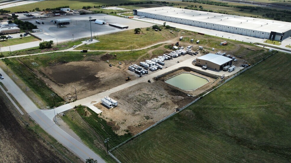 13227 Old Denton Rd, Fort Worth, TX à louer - Photo de l’immeuble – Image 1 sur 11