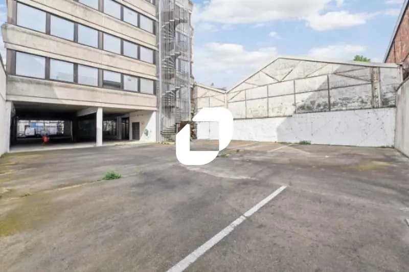 Bureau dans Ivry-sur-Seine à louer - Photo de l’immeuble – Image 2 sur 27