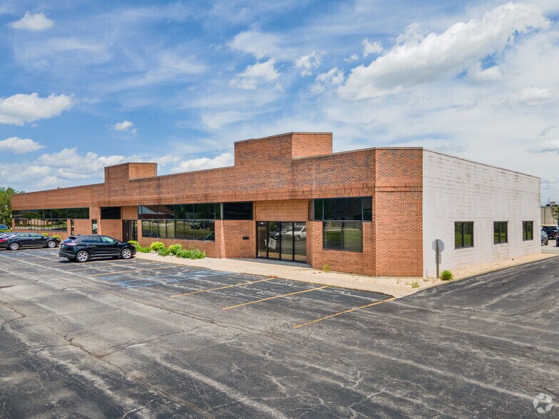 251-397 W 84th Dr, Merrillville, IN à vendre - Photo de l’immeuble – Image 2 sur 18